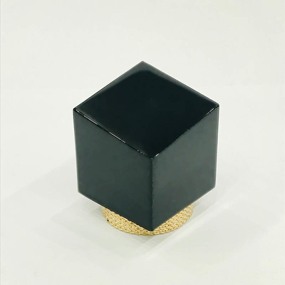 購入 創造的な亜鉛合金の黒色の金属Zamacは香水瓶の帽子を online manufacture