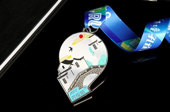 購入 花の形は砂を吹き付けられた銀製の注文メダルを浮彫りにした online manufacture