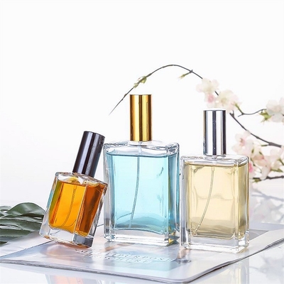 購入 10ml 15mlの平らな正方形の香水オイルのスプレーのびんの贅沢なガラス材料 online manufacture