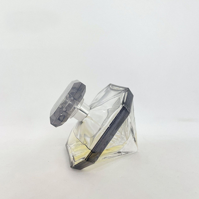 菱形の香水瓶75ml 100mlのガラス ビンの出版物はzamakの帽子の化粧品の包装と空のびんに吹きかける