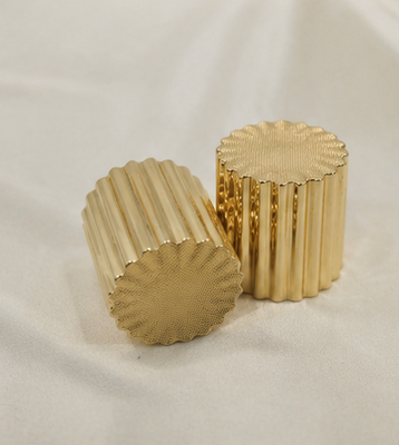 Luxury Gold Finish Zinc Alloy Perfume Cap with Fluted Cylinder and Textured Top